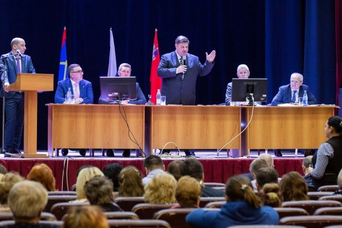 Жители микрорайона Климовск задали интересующие вопросы на встрече с руководством Подольска Жители микрорайона Климовск задали интересующие вопросы на встрече с руководством Подольска