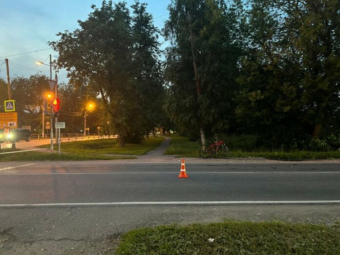 Водитель легкового автомобиля совершил наезд на несовершеннолетнего велосипедиста Водитель легкового автомобиля совершил наезд на несовершеннолетнего велосипедиста