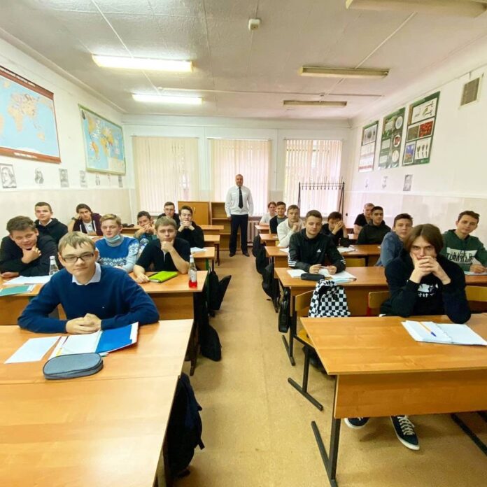 В МЦ «Максимум» состоялась патриотическая беседа на тему «Подвиг героев панфиловцев в годы Великой...