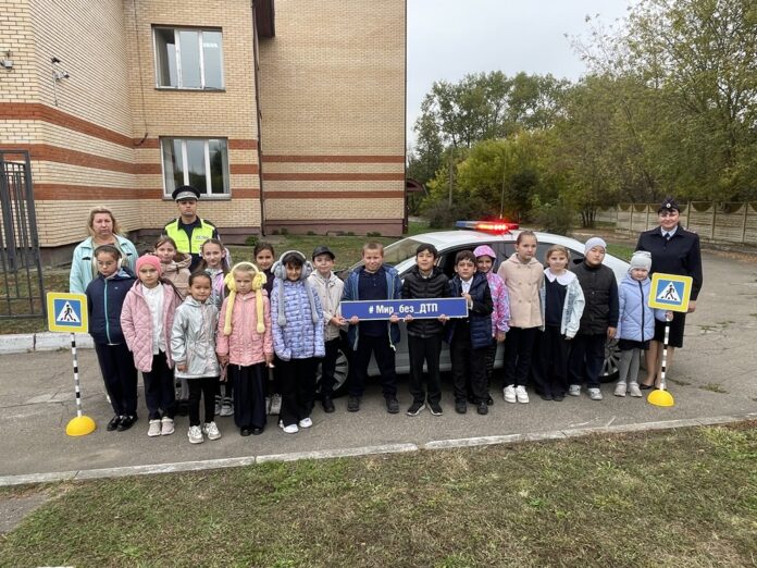 Сотрудники Госавтоинспекции в г.о. Подольск организовали для школьников практикумы по ПДД Сотрудники Госавтоинспекции в г.о. Подольск организовали для школьников практикумы по ПДД