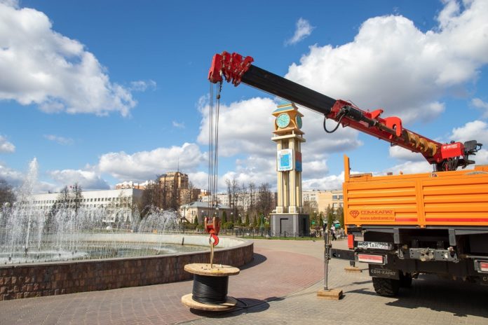 В сквере Поколений произойдет полная замена подземного кабеля и установка новых плафонов на светильники В сквере Поколений произойдет полная замена подземного кабеля и установка новых плафонов на светильники