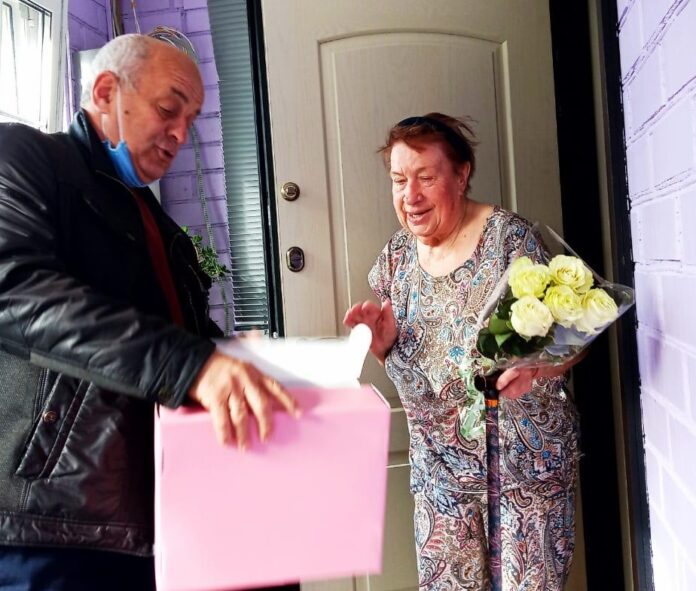 Начальник территориального отдела «Дубровицкий» поздравил с 90-летним юбилеем труженицу тыла Ираиду Сергеевну Сухову