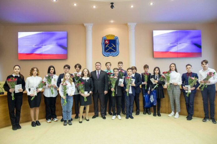 В администрации Городского округа Подольск состоялось торжественное вручение паспортов юным подольчанам