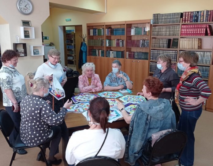 В читальном зале Подольской Центральной библиотеки состоялась встреча любителей лоскутного шитья В читальном зале Подольской Центральной библиотеки состоялась встреча любителей лоскутного шитья