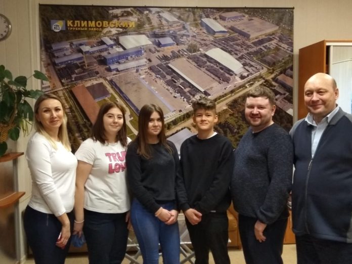 На Климовском трубном заводе прошла экскурсия для преподавателей и школьников
