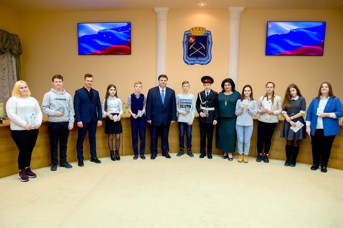 14-летним подольчанам торжественно вручили паспорта  26 декабря в Подольске