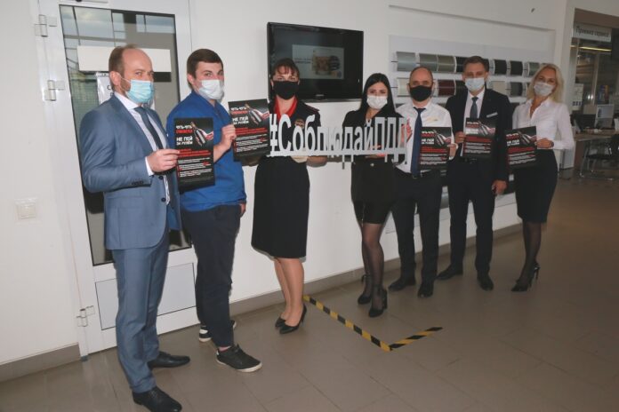 Госавтоинспекция проводит разъяснительную работу с посетителями автосалонов