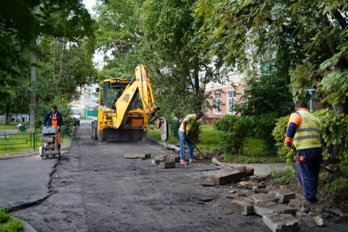 В Большом Подольске благоустраивают дворовые территории с учетом пожеланий жителей В Большом Подольске благоустраивают дворовые территории с учетом пожеланий жителей