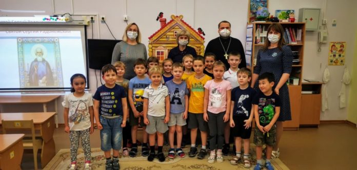 Настоятель Никольского храма посетил детский сад № 59 Настоятель Никольского храма посетил детский сад № 59