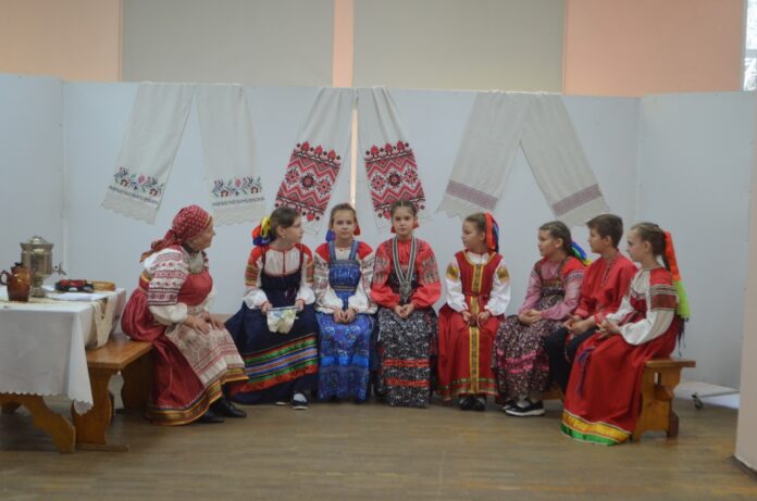 В ДК ЗИО прошло мероприятие “Покров весело проведешь, дружка милого найдешь” В ДК ЗИО прошло мероприятие “Покров весело проведешь, дружка милого найдешь”