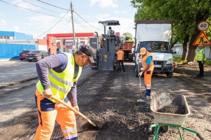 961 погонный метр дорог и тротуаров обновят в округе