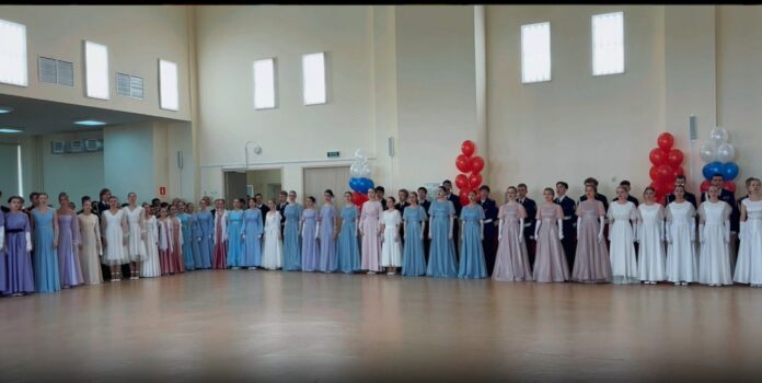 Подольские школьники стали участниками бала “Вальс Победы”