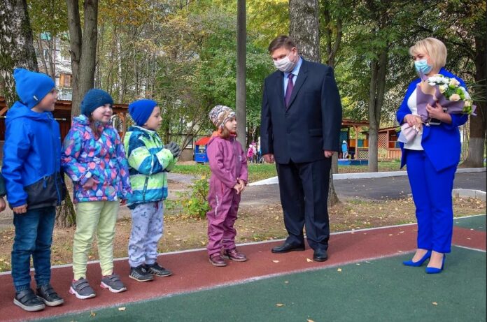 Глава округа Николай Пестов поздравил коллектив детского сада №67 «Ивушка» с профессиональным праздником Глава округа Николай Пестов поздравил коллектив детского сада №67 «Ивушка» с профессиональным праздником