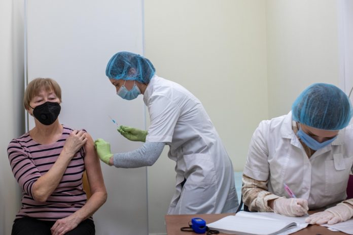 Роспотребнадзор разъясняет о подготовке к вакцинации от COVID-19 Роспотребнадзор разъясняет о подготовке к вакцинации от COVID-19