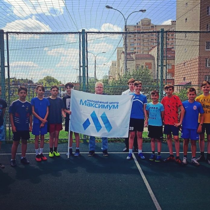 Мини-турнир по футболу среди дворовых команд прошел в микрорайоне Кузнечики