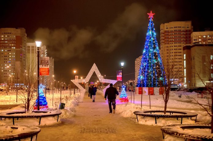 Около 70 искусственных елей будет установлено в Большом Подольске к новогодним праздникам Около 70 искусственных елей будет установлено в Большом Подольске к новогодним праздникам