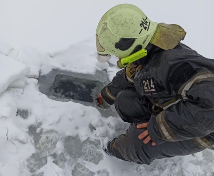 Толщина льда на реке Пахре 25 февраля Толщина льда на реке Пахре 25 февраля