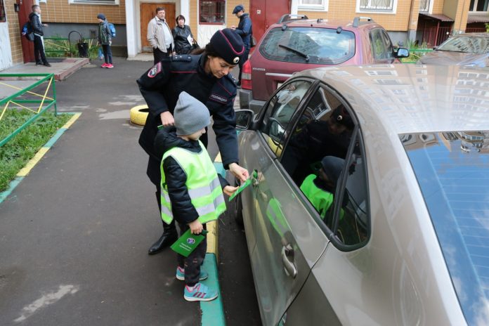 Социальную акцию “Безопасный двор” провели в Подольске сотрудники ОГИБДД Социальную акцию “Безопасный двор” провели в Подольске сотрудники ОГИБДД