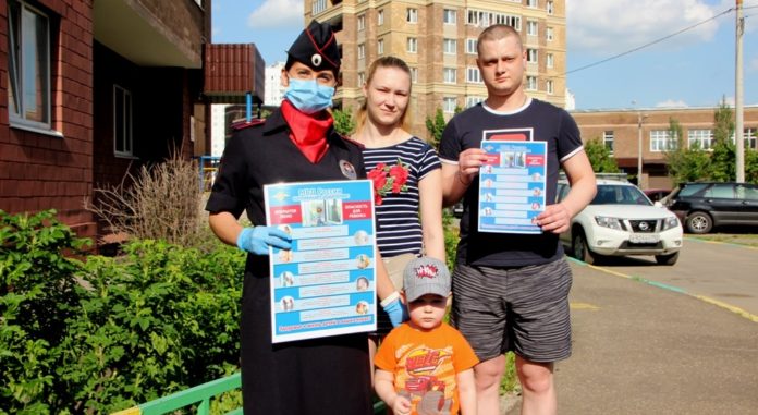 Полицейские совместно с общественниками провели акцию «Безопасные окна» в Подольске