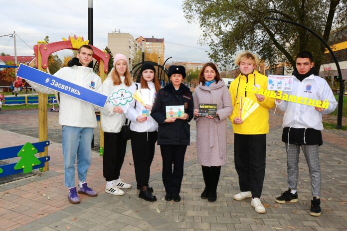 В Подмосковье автоинспекторы и активисты молодёжных организаций проводят правовые ликбезы по детской безопасности В Подмосковье автоинспекторы и активисты молодёжных организаций проводят правовые ликбезы по детской безопасности