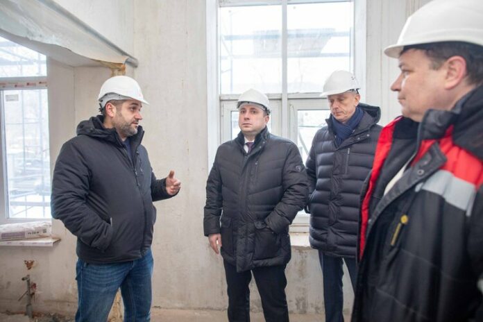 Ход строительства детского сада на 340 мест на улице Колхозной проконтролировал Дмитрий Жариков