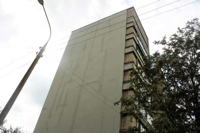 К 15 сентября подрядчики должны устранить нарушения по капремонту в доме 8A на Сосновой К 15 сентября подрядчики должны устранить нарушения по капремонту в доме 8A на Сосновой