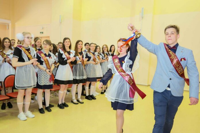 Последний звонок прозвенит 24 мая в школах Подольска для более чем 1 600 одиннадцатиклассников Последний звонок прозвенит 24 мая в школах Подольска для более чем 1 600 одиннадцатиклассников