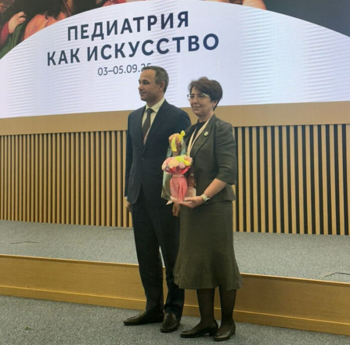 Врача Подольской детской больницы наградили на VI съезде педиатров Подмосковья