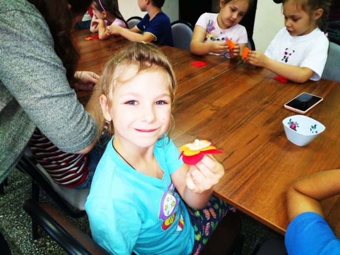 Мастер-класс «Украшение для мамы» состоялся в СДК «Надежда» Мастер-класс «Украшение для мамы» состоялся в СДК «Надежда»