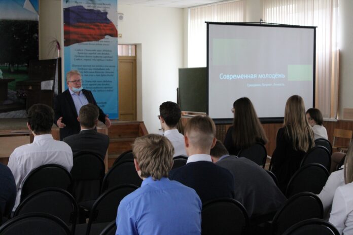 Беседа “Современная молодежь: Гражданин. Личность. Патриот” прошла в школе № 3