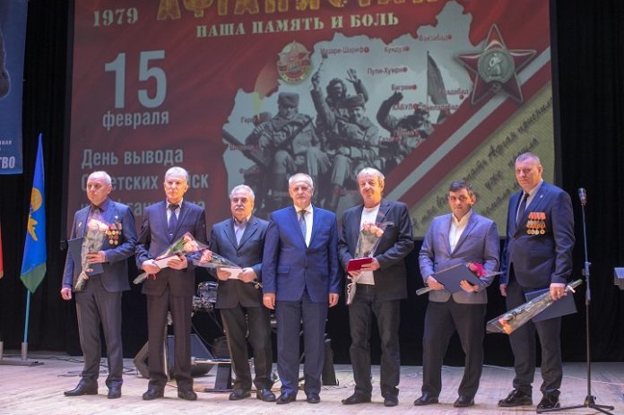 Мы свято чтим героев