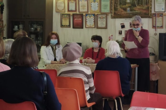 О важности вакцинации поведали подольчанам старшего возраста