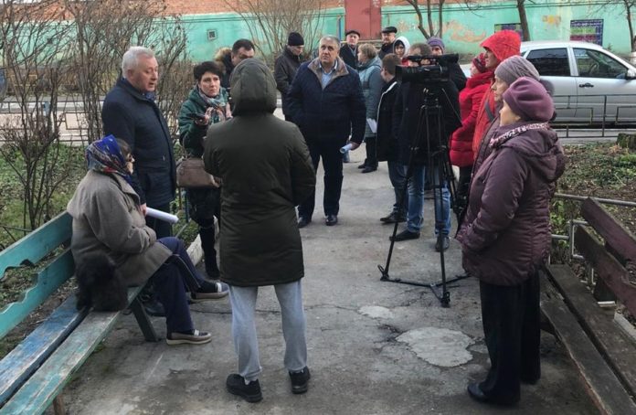 Вопросы ремонта подъездов поселка Дубровицы обсудили с жителями домов № 2 и № 4 Вопросы ремонта подъездов поселка Дубровицы обсудили с жителями домов № 2 и № 4