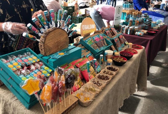 Ах, ярмарка, как ты хороша! Ах, ярмарка, как ты хороша!