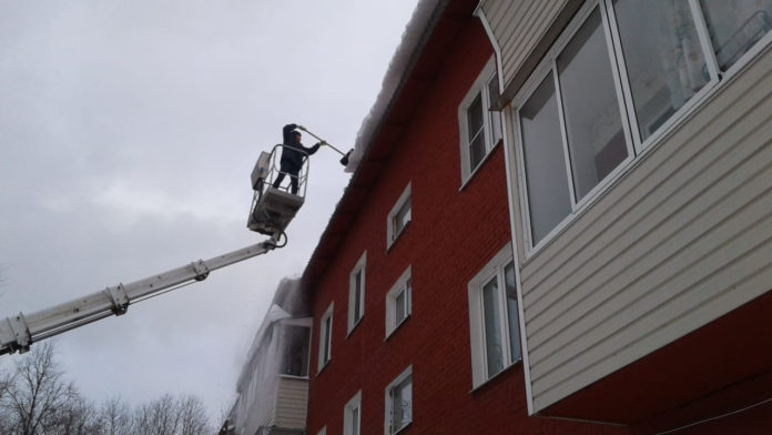 Очистка кровель от наледи Очистка кровель от наледи