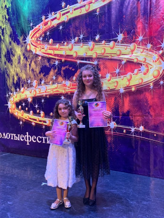 Воспитанницы музыкально-хоровой студии “Радуга” стали победителями в двух престижных конкурсах Воспитанницы музыкально-хоровой студии “Радуга” стали победителями в двух престижных конкурсах