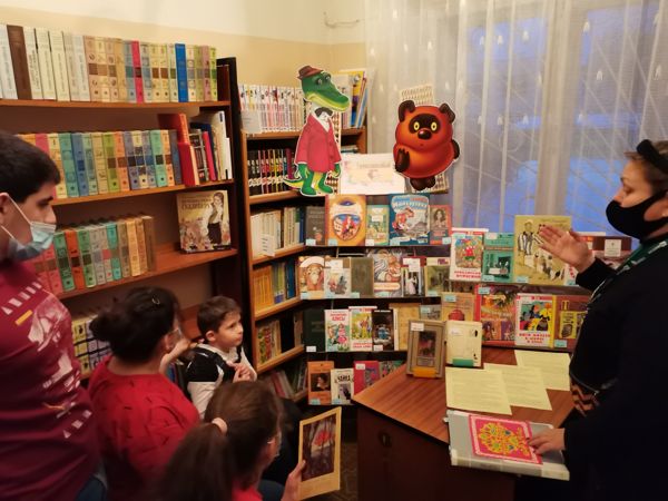 В библиотеке № 15 открыта книжная выставка «У детских книжек юбилей!»