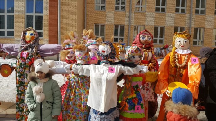 Зиму провожаем, весну встречаем: жители Большого Подольска отмечают Масленицу Зиму провожаем, весну встречаем: жители Большого Подольска отмечают Масленицу