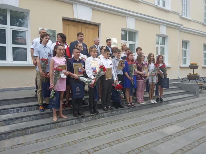 Юным подольчанам вручили паспорта на празднике «Я – гражданин России»