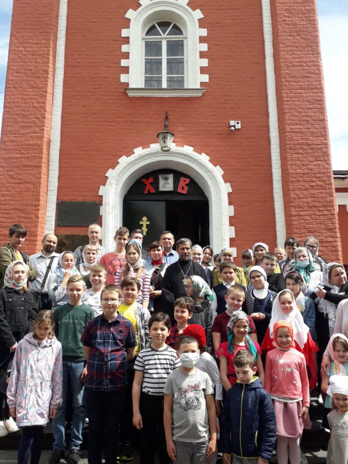 Экскурсия в храме Воскресения Словущего д. Сертякино прошла в День славянской письменности и культуры Экскурсия в храме Воскресения Словущего д. Сертякино прошла в День славянской письменности и культуры