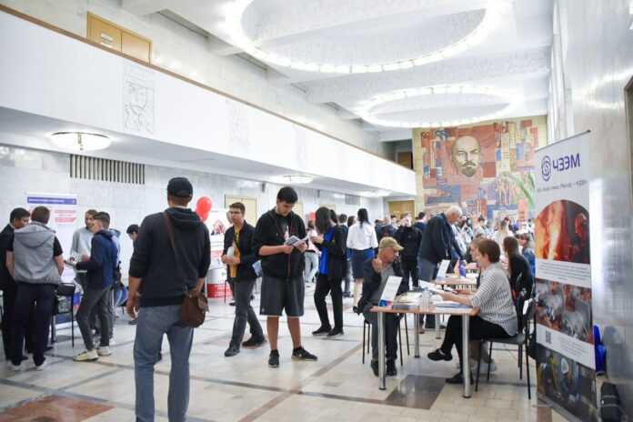 Второй этап Всероссийской ярмарки трудоустройства «Работа России. Время возможностей» состоялся в Подольске Второй этап Всероссийской ярмарки трудоустройства «Работа России. Время возможностей» состоялся в Подольске