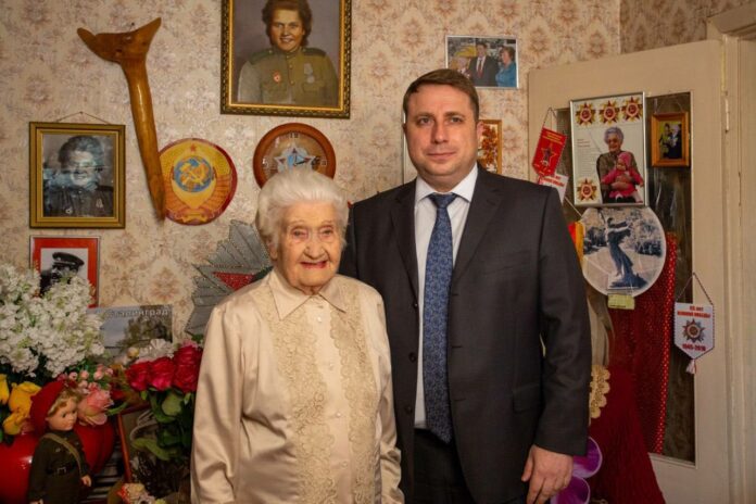 Участницу Сталинградской битвы Марию Михайловну Рохлину навестил глава Большого Подольска