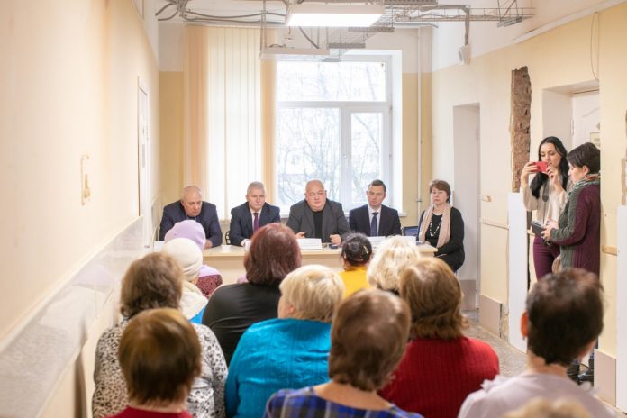 Вопросы здравоохранения обсудили с подольчанами в Климовской центральной городской больнице