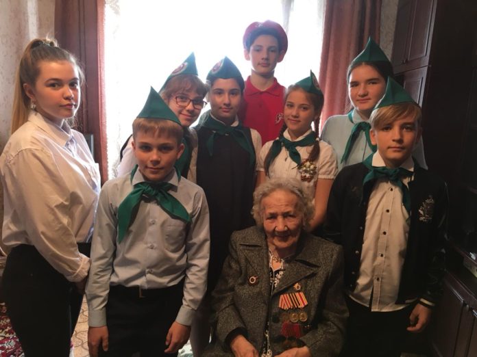 Учащиеся школ Городского округа Подольск поздравили с Днем Победы ветеранов Великой Отечественной войны