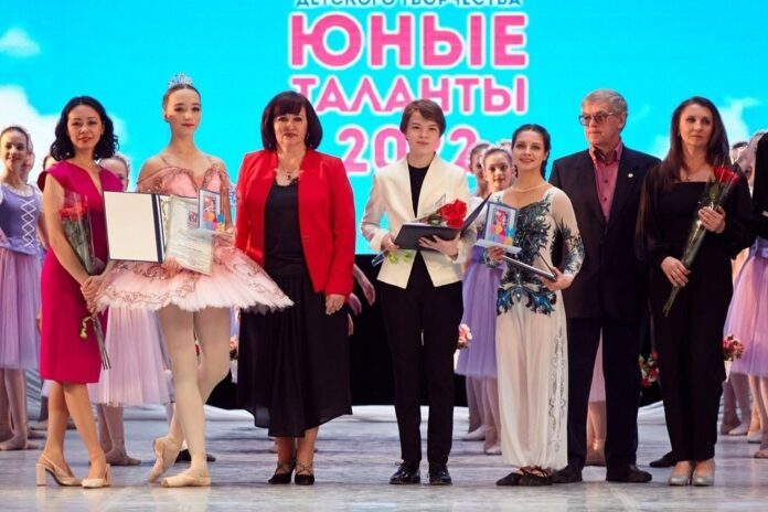 Состоялось награждение победителей и лауреатов конкурса «Юные таланты – 2022» в ДК «Октябрь» Состоялось награждение победителей и лауреатов конкурса «Юные таланты – 2022» в ДК «Октябрь»