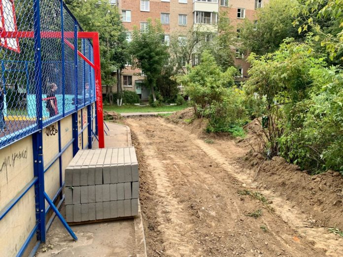 Строительство тротуаров ведется в Климовске на Проспекте 50 Лет октября Строительство тротуаров ведется в Климовске на Проспекте 50 Лет октября