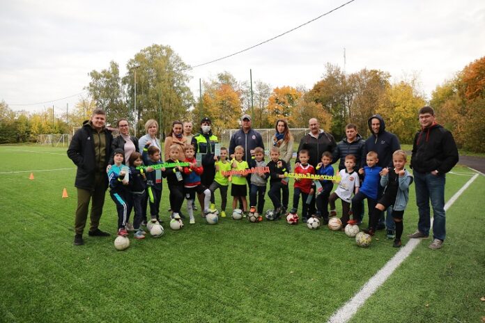 В акции «Заметный спортсмен всем пример!» приняли участие воспитанники ФК «Витязь»