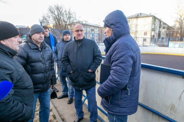 Общественники и администрация проверили содержание дворов и подъездов в Подольске
