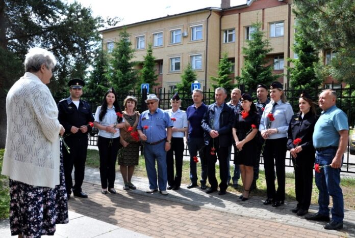 Полицейские совместно с Общественным советом и Советом ветеранов при УМВД России по г.о. Подольск... Полицейские совместно с Общественным советом и Советом ветеранов при УМВД России по г.о. Подольск...