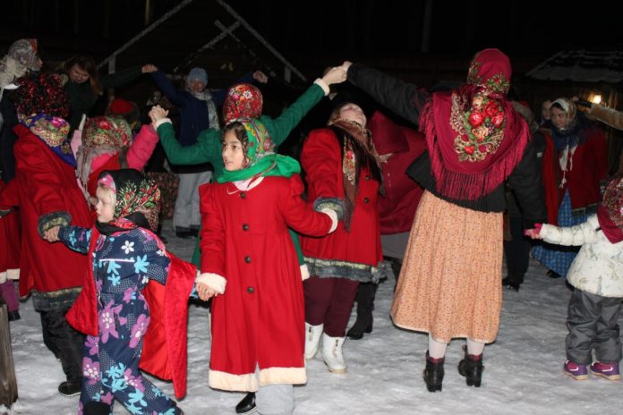 Святочные народные гулянья прошли в Русском музее обрядов и быта округа
